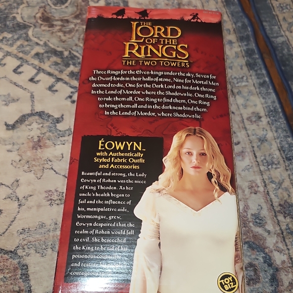 Éowyn Action Figure with Authentically Styled Fabric Outfit - Picture 6 of 7